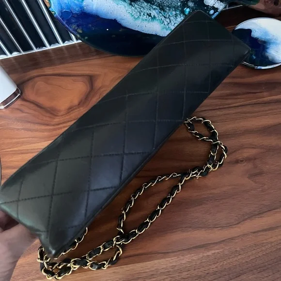 Chanel medium classic flap in lambskin - Picture 10 of 15